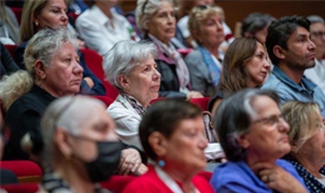 4. Milletlerarası 13. Ulusal İzmir İleri Yaş Sempozyumu başladı