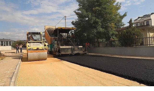 5 Sokakta Asfalt Kaplama Çalışması Yapılıyor