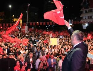 Adana’da On Binlerce Vatandaş Cumhuriyetin 102. Yıldönümünü Kutladı
