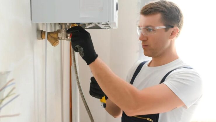 Aksa Doğalgaz Uyarıyor: Güvenli Kullanım İçin Kış Gelmeden Kombi Ve Baca Bakımınızı Yaptırın