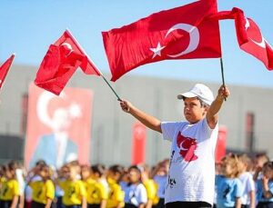 Aliağalılar Cumhuriyetin 102. Yılını Daima Birlikte Coşkuyla Kutlayacak