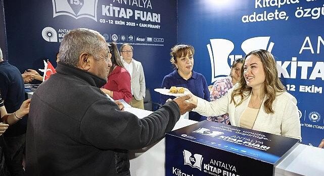Antalya Kitap Fuarı’nı 1 milyon 103 bin kişi ziyaret etti