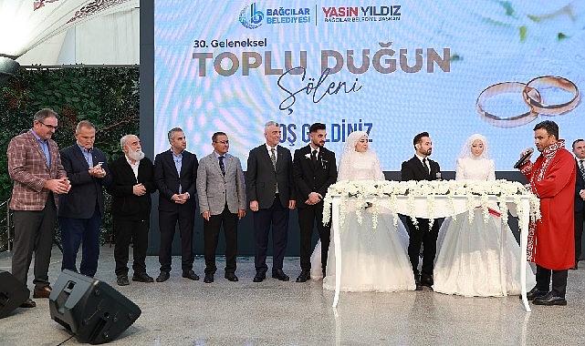 Bağcılar’da 8 çift, Ticaret Bakanı Ömer Bolat’ın şahitliğinde evlendi