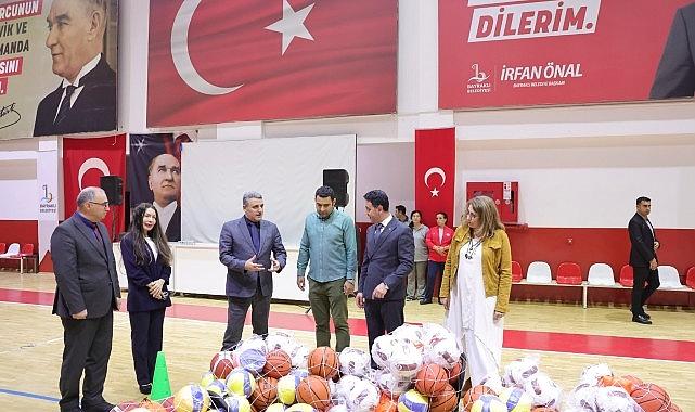 Bayraklı’daki Okullara Spor Gereci Dayanağı