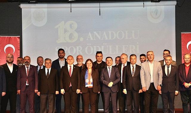 Belediye Liderimiz Rasim Arı, YILIN BELEDİYE BAŞKANI Seçildi