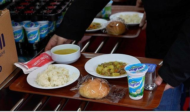 Burhaniye Belediyesi Kent Lokantası’nda dayanışma var