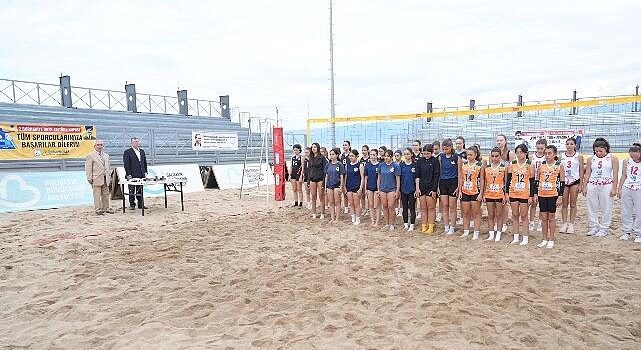 Burhaniye’de Klâsik Ören Atatürk Kupası Plaj Voleybolu Turnuvası Başladı