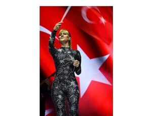 Derya Uluğ Lüleburgaz’da sahne aldı