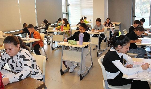 Efes Selçuk Belediyesi’nden öğrencilere manalı dayanak