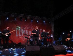 Efes Selçuk’ta 29 Ekim Gururu: Cumhuriyet Coşkusu Meydanlara Taştı