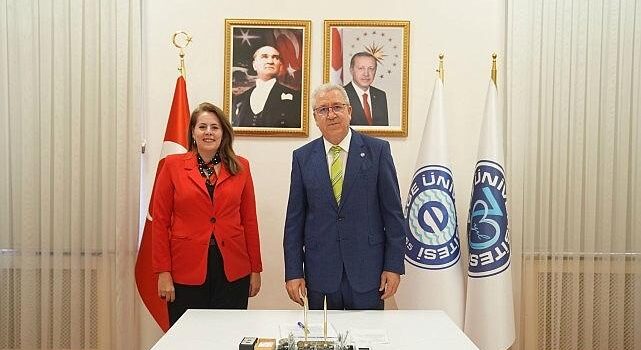 Egeli araştırmacıların ürettiği ‘Sağlıkta İnançlı İlaç Hazırlama Önlüğü’ yararlı model dokümanı aldı