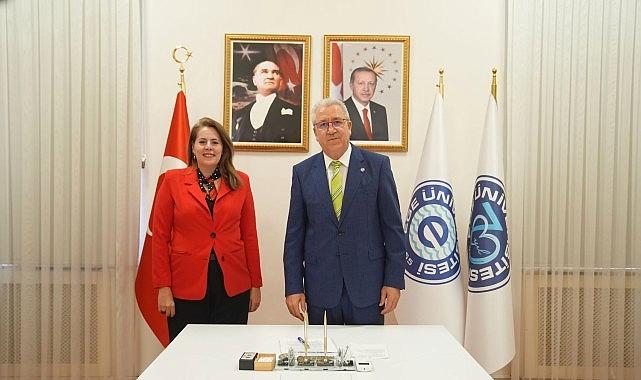 Egeli araştırmacıların ürettiği ‘Sağlıkta İnançlı İlaç Hazırlama Önlüğü’ yararlı model dokümanı aldı
