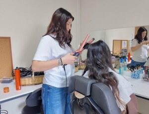 En özel kuaförler yeteneklerini anneleriyle paylaştı