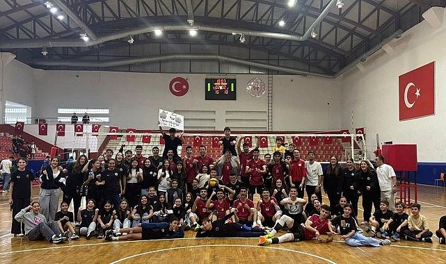 Gölcük Belediyespor Erkek Voleybol Ekibi Galibiyetle Başladı