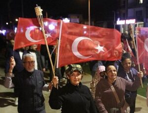 Güzelbahçe’de 102. Yıl coşkusu Kortej ve Konserle Kutlandı