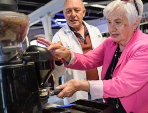  İleri Yaş Baristalar İş Başında