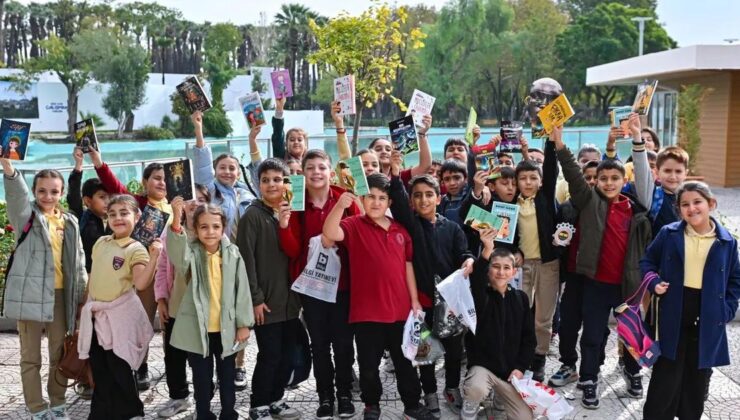 İZKİTAP’a Her Yaştan Ziyaretçi Yoğun İlgi Gösterdi