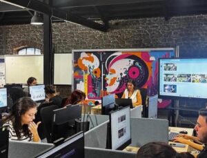 İzmir Büyükşehir’den Gençlere “Canva” Eğitimi