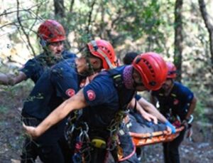 İzmir İtfaiyesi’nden Balçova Terapi Ormanları’nda kurtarma operasyonu