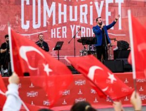 İzmir’de Cumhuriyet Coşkusu Başladı