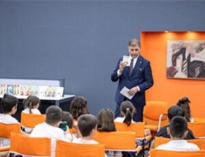İzmirli çocuklar, Lider Tugay’la okuma saatinde buluştu