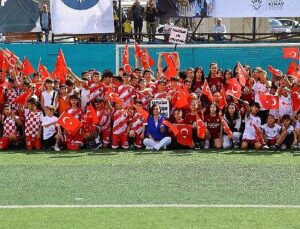 Karabağlar ‘da Amatör Spor Kulüplerine Büyük Dayanak