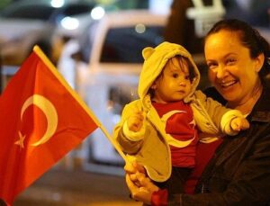 Karabağlar ‘da Coşkulu Cumhuriyet Korteji