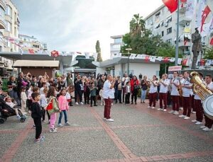 Karşıyaka’da 7’den 77’ye Cumhuriyet coşkusu!