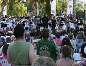 Kemer’de sokak hayvanları faydasına üçüncü konser