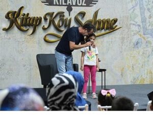 Kılavuz Kitap Köyü, fuara renk katıyor