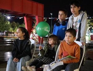 Kitap Fuarı’nda sinema keyfi sürüyor