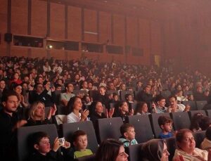 Kocaeli’de perdeler çocuklar için açıldı