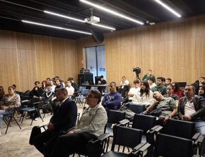 Kutlu’dan Tepük oyunu, Arpacı’dan Momo hikayesi