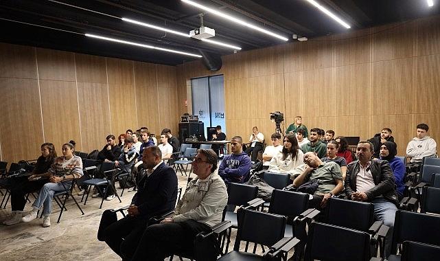 Kutlu’dan Tepük oyunu, Arpacı’dan Momo hikayesi