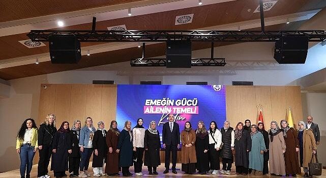 Lider Altay “Aile Yılı” Kapsamında İlçelerden Gelen Hanımlarla Buluştu