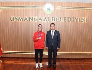 Lider Erkan Aydın Bursa’nın Gururu Şampiyon Sporcuyu Ağırladı