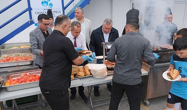 Lider Topaloğlu’ndan sporculara mangal partisi