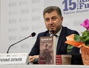 Lokal müellif ve şairler fuarda sahneye çıktı