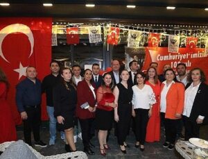 Menderes’in Her Noktasında Cumhuriyet Coşkusu