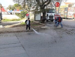 Menderes’te Caddeler Tertemiz