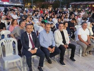 Minik öğrencilerden Cumhuriyet Bayramı kutlaması