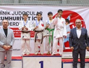 Minik sportmenler Cumhuriyet için ter döktü