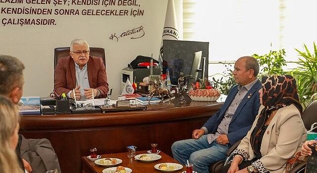Muhtarlar Burhaniye Belediyesinde Bir Ortaya Geldi