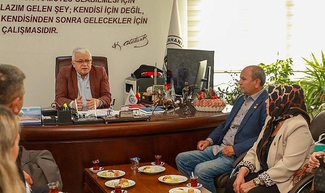 Muhtarlar Burhaniye Belediyesinde Bir Ortaya Geldi