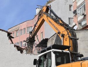 Osmangazi Belediyesi’nden tarihi koruyan yıkım
