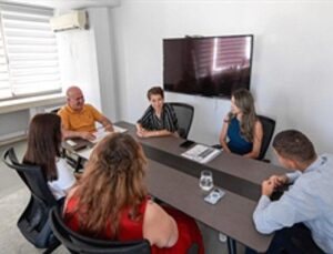 Otizmli gençler İZMAR’da iş başı yaptı