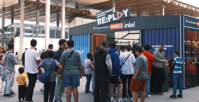 RE:PLAY Fırtınası Adana’da Esti 