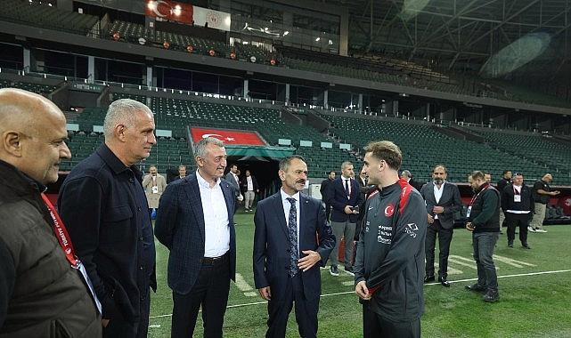 Tarihi maç öncesi Ulusal Kadro’ya moral verdiler