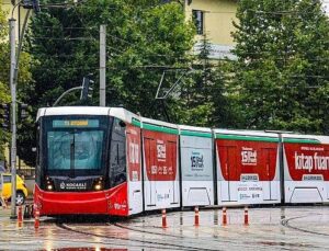 Tramvaylar Kitap Fuarı’na özel giydirildi