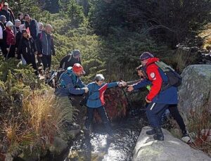 Uludağ’da yüzlerce kişi Cumhuriyetin izinde yürüdü